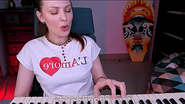 Snapshot of VandaRossi chatting on 02/09/25, 02:18 VandaRossi online show from 02/09/25, 02:18