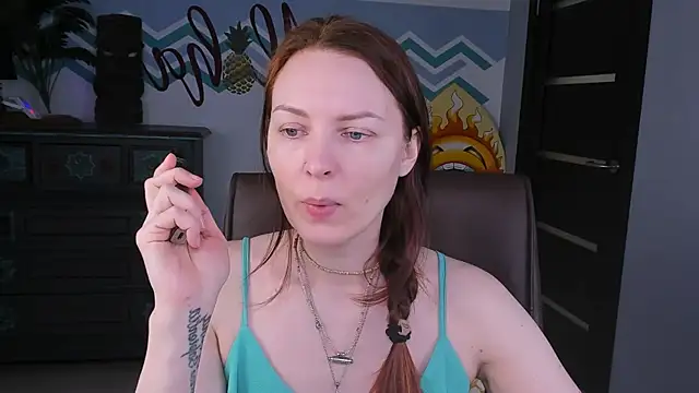 Snapshot of VandaRossi chatting on 02/19/25, 05:49 VandaRossi online show from 02/19/25, 05:49