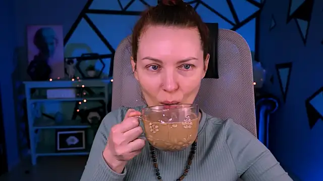 Snapshot of VandaRossi chatting on 03/19/25, 05:30 VandaRossi online show from 03/19/25, 05:30