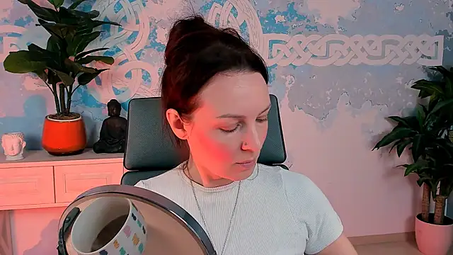 Snapshot of VandaRossi chatting on 09/15/25, 10:04 VandaRossi online show from 09/15/25, 10:04