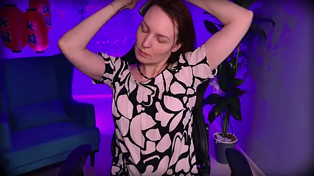 Snapshot of VandaRossi chatting on 10/13/25, 11:10 VandaRossi online show from 10/13/25, 11:10