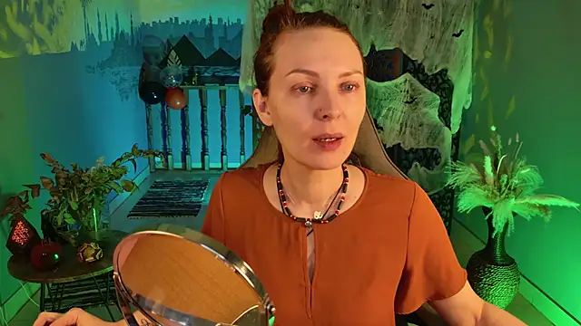 Snapshot of VandaRossi chatting on 10/19/25, 05:52 VandaRossi online show from 10/19/25, 05:52