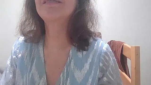 Snapshot of HollyJewel chatting on 03/18/26, 05:27 HollyJewel online show from 03/18/26, 05:27