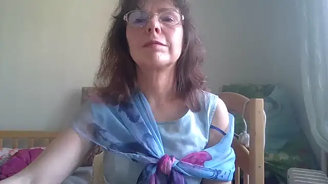 Snapshot of HollyJewel chatting on 05/15/26, 02:57 HollyJewel online show from 05/15/26, 02:57