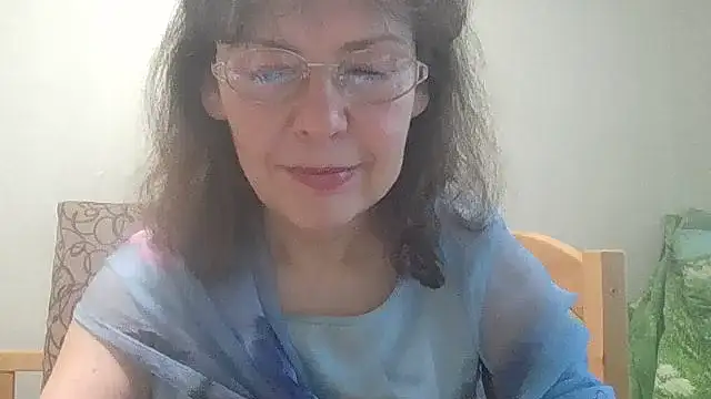 Snapshot of HollyJewel chatting on 06/01/26, 03:47 HollyJewel online show from 06/01/26, 03:47