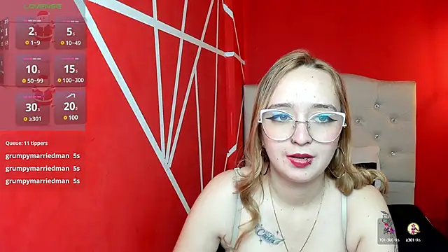 Snapshot of Liaroberts1 chatting on 12/20/24, 03:10 Liaroberts1 online show from 12/20/24, 03:10