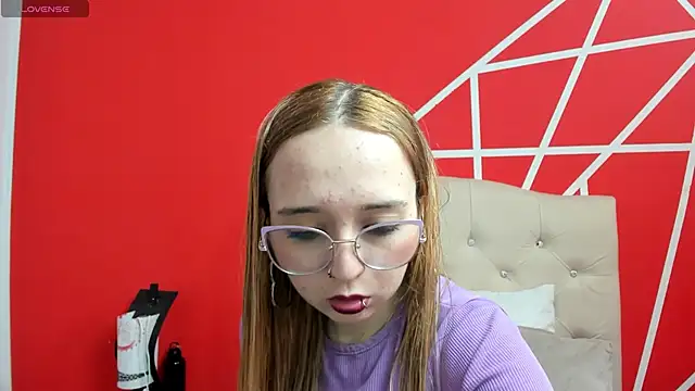 Snapshot of Liaroberts1 chatting on 12/27/24, 12:12 Liaroberts1 online show from 12/27/24, 12:12