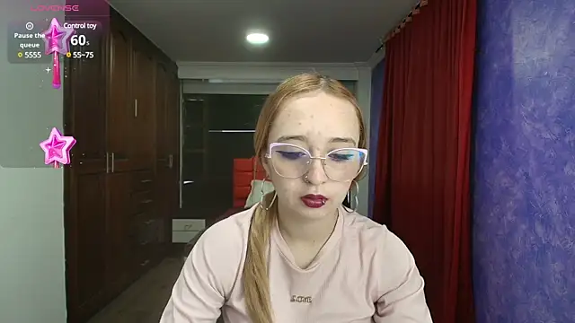 Snapshot of Liaroberts1 chatting on 12/28/24, 12:03 Liaroberts1 online show from 12/28/24, 12:03