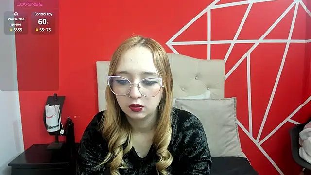 Snapshot of Liaroberts1 chatting on 01/10/25, 12:04 Liaroberts1 online show from 01/10/25, 12:04