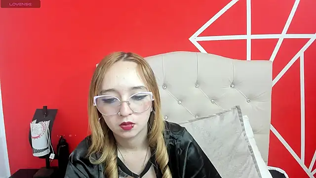 Snapshot of Liaroberts1 chatting on 01/10/25, 06:06 Liaroberts1 online show from 01/10/25, 06:06
