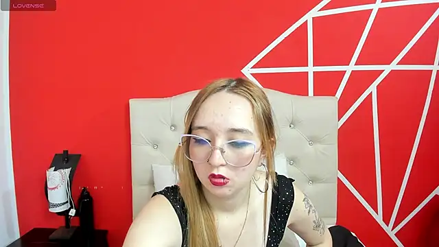 Snapshot of Liaroberts1 chatting on 01/13/25, 03:04 Liaroberts1 online show from 01/13/25, 03:04