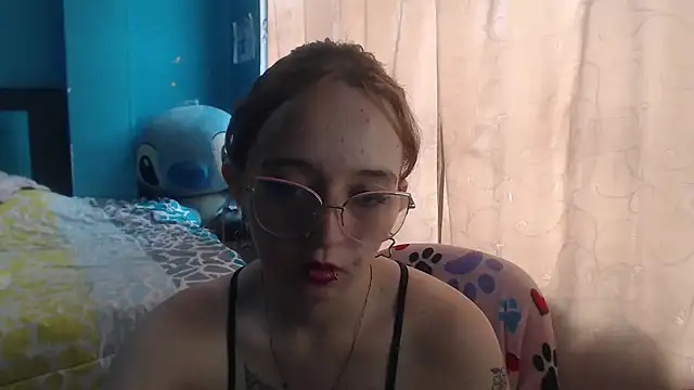 Snapshot of Liaroberts1 chatting on 01/27/25, 06:20 Liaroberts1 online show from 01/27/25, 06:20