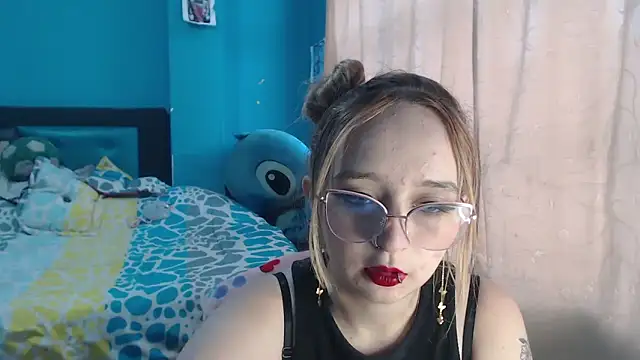 Snapshot of Liaroberts1 chatting on 02/03/25, 12:03 Liaroberts1 online show from 02/03/25, 12:03