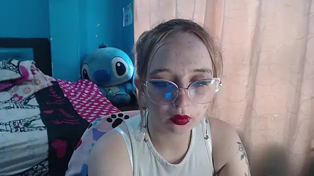 Snapshot of Liaroberts1 chatting on 02/10/25, 12:18 Liaroberts1 online show from 02/10/25, 12:18