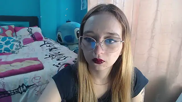 Snapshot of Liaroberts1 chatting on 02/14/25, 12:03 Liaroberts1 online show from 02/14/25, 12:03