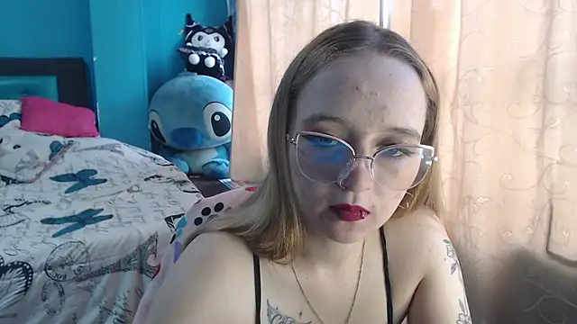 Snapshot of Liaroberts1 chatting on 03/11/25, 11:55 Liaroberts1 online show from 03/11/25, 11:55