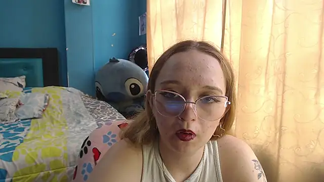 Snapshot of Liaroberts1 chatting on 03/17/25, 06:11 Liaroberts1 online show from 03/17/25, 06:11