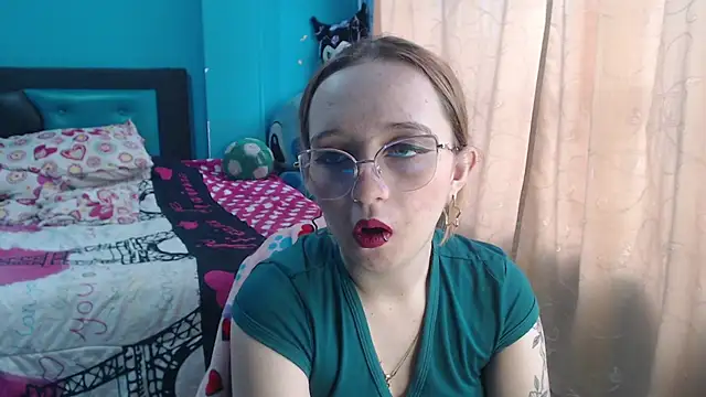 Snapshot of Liaroberts1 chatting on 03/18/25, 11:52 Liaroberts1 online show from 03/18/25, 11:52