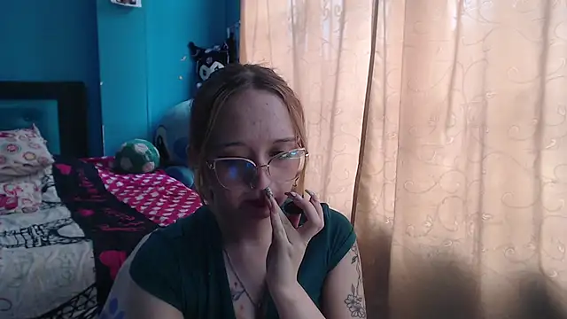 Snapshot of Liaroberts1 chatting on 03/18/25, 06:04 Liaroberts1 online show from 03/18/25, 06:04