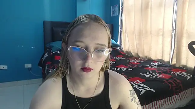 Snapshot of Liaroberts1 chatting on 09/20/25, 11:55 Liaroberts1 online show from 09/20/25, 11:55