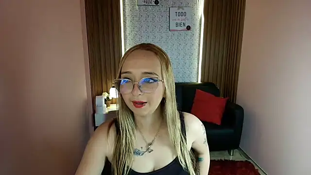 Liaroberts1 online show from 06/22/26, 01:30