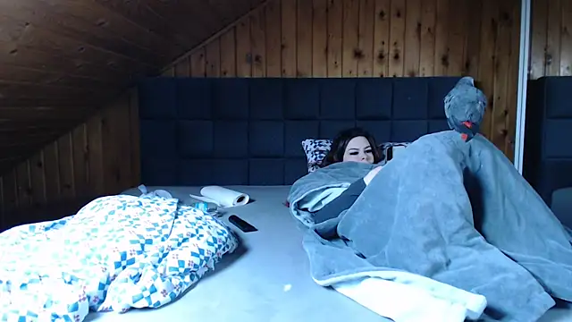 BoeseMoni1998 online show from 02/18/25, 08:38