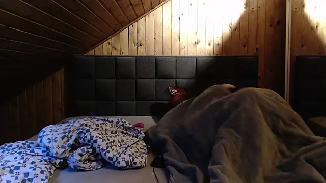 BoeseMoni1998 online show from 02/19/25, 11:49