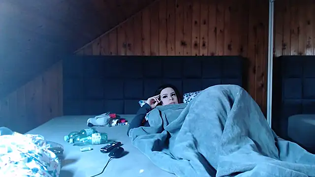 BoeseMoni1998 online show from 02/21/25, 10:17