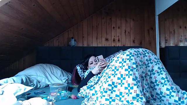 BoeseMoni1998 online show from 10/22/25, 01:00