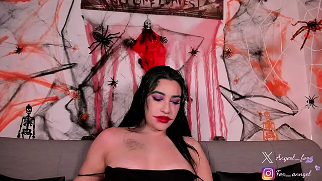 angeel fox online show from 10/31/25, 06:03