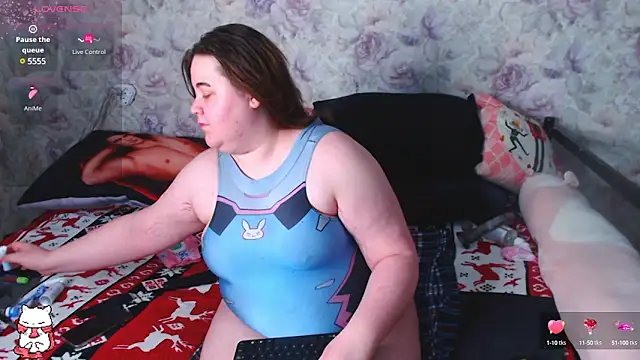 Estelle Hicks online show from 02/01/25, 06:19