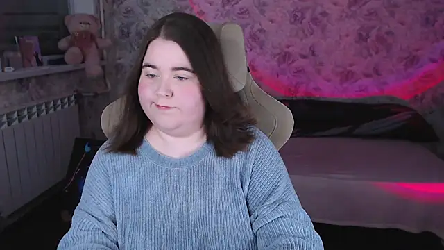 Estelle Hicks online show from 04/08/26, 06:41