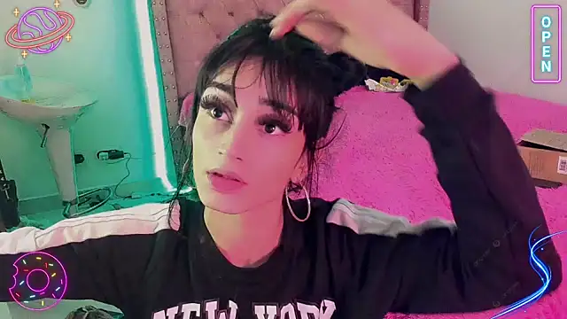 Snapshot of LittleEmmaa chatting on 12/30/24, 12:09 LittleEmmaa online show from 12/30/24, 12:09