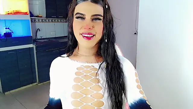 Snapshot of LittleEmmaa chatting on 02/26/26, 05:01 LittleEmmaa online show from 02/26/26, 05:01