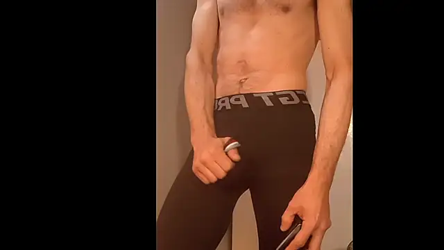 Snapshot of slendt94 chatting on 10/19/25, 10:27 slendt94 online show from 10/19/25, 10:27