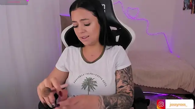 Victoryyy  online show from 10/20/25, 03:34