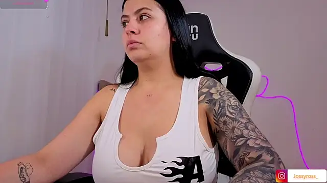 Victoryyy  online show from 12/21/25, 06:26