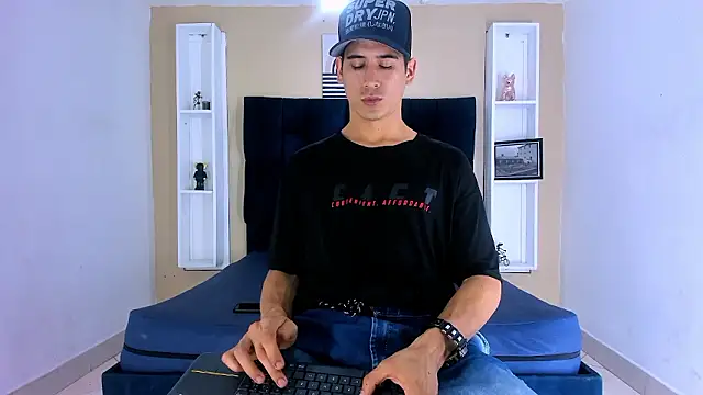 Jhonn Rhyss online show from 12/03/24, 03:41