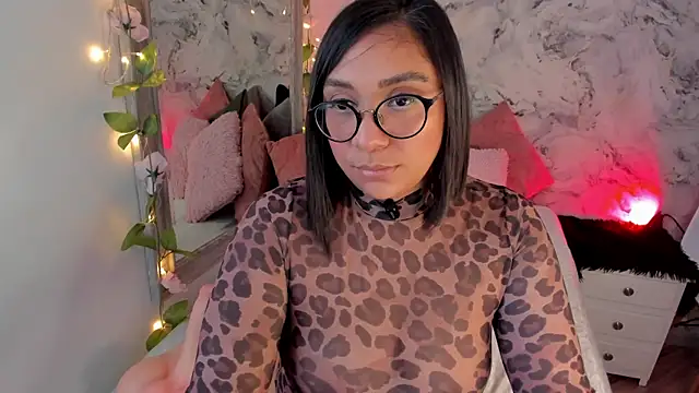 Snapshot of Bella_desi_ chatting on 07/15/26, 12:43 Bella desi online show from 07/15/26, 12:43