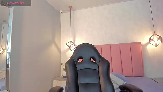 SUNNYCYRUS online show from 11/05/25, 12:27