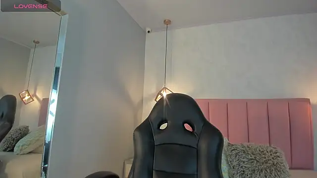 SUNNYCYRUS online show from 11/13/25, 12:26