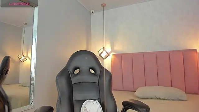 SUNNYCYRUS online show from 03/13/26, 12:45