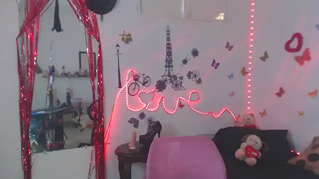 Snapshot of brigitht chatting on 09/25/25, 04:00 brigitht online show from 09/25/25, 04:00