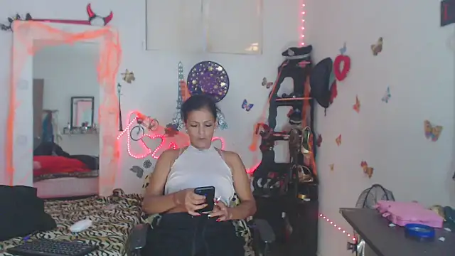 Snapshot of brigitht chatting on 10/14/25, 08:31 brigitht online show from 10/14/25, 08:31