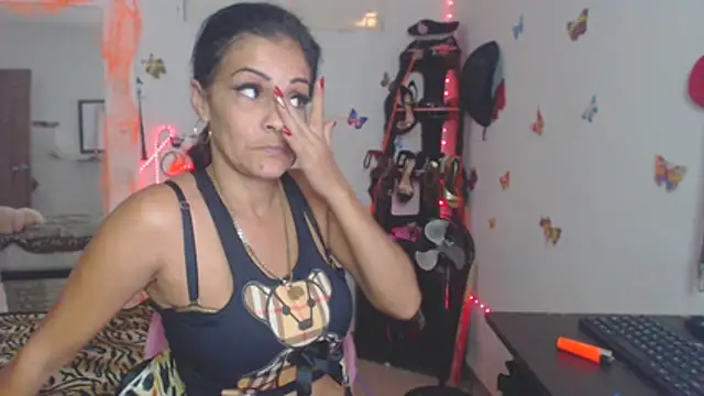 Snapshot of brigitht chatting on 10/19/25, 04:18 brigitht online show from 10/19/25, 04:18
