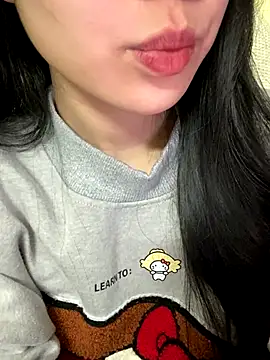 minmin2kk5 online show from 11/23/25, 04:07