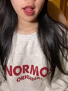 minmin2kk5 online show from 11/28/25, 04:09