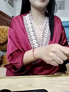 Snapshot of cream1299 chatting on 02/20/25, 05:23 cream1299 online show from 02/20/25, 05:23