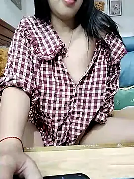 Snapshot of cream1299 chatting on 02/21/25, 09:43 cream1299 online show from 02/21/25, 09:43