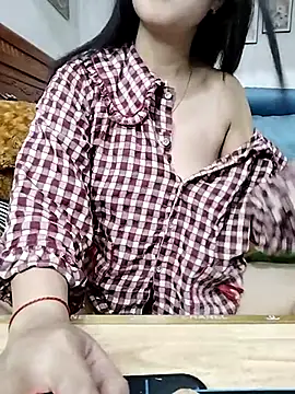 Snapshot of cream1299 chatting on 02/23/25, 12:41 cream1299 online show from 02/23/25, 12:41